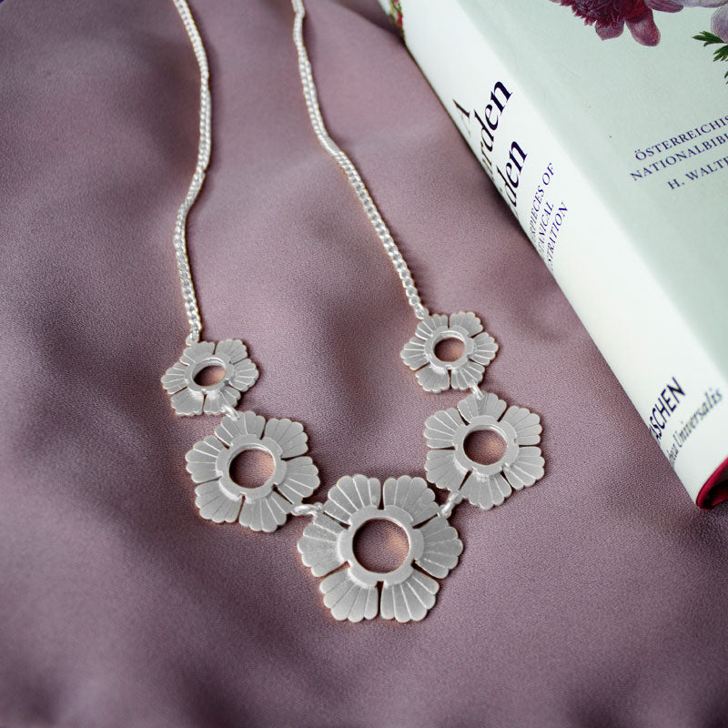 Collar Aina