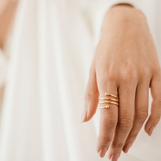 Anillo espiral con esferas