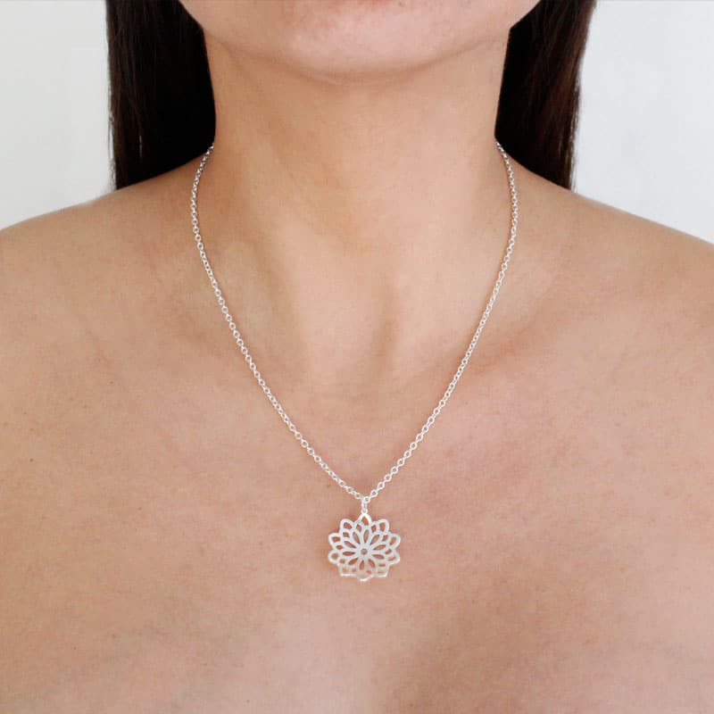 Collar nympha